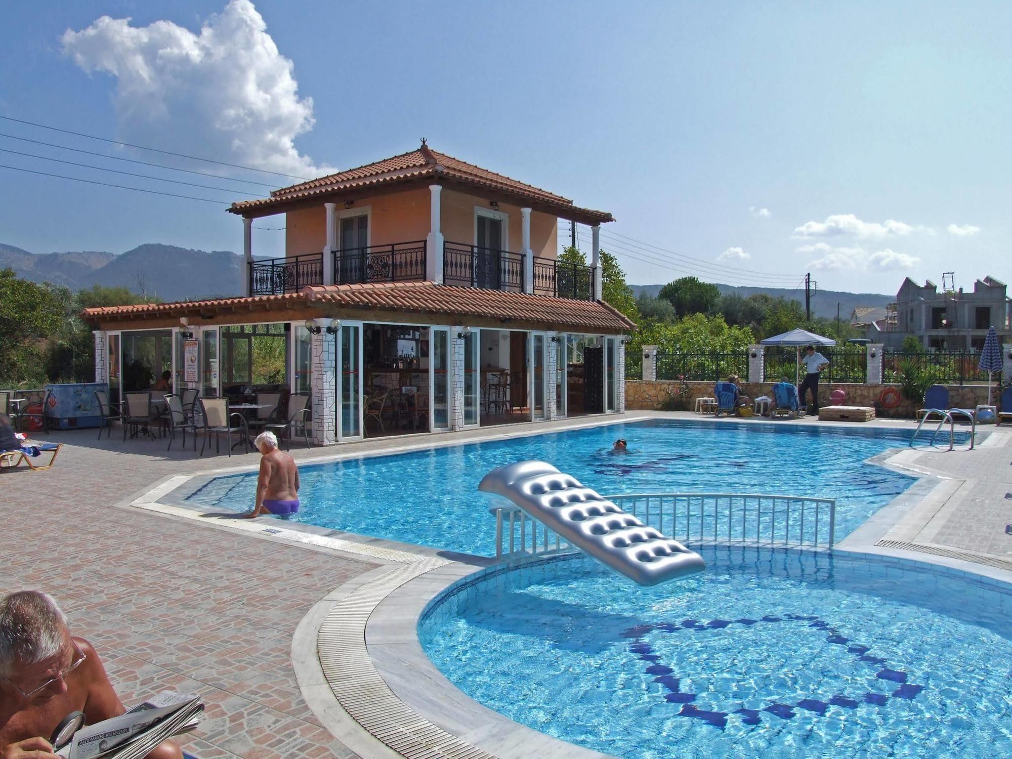 Makis Studios And Apartments Roda  Exterior foto